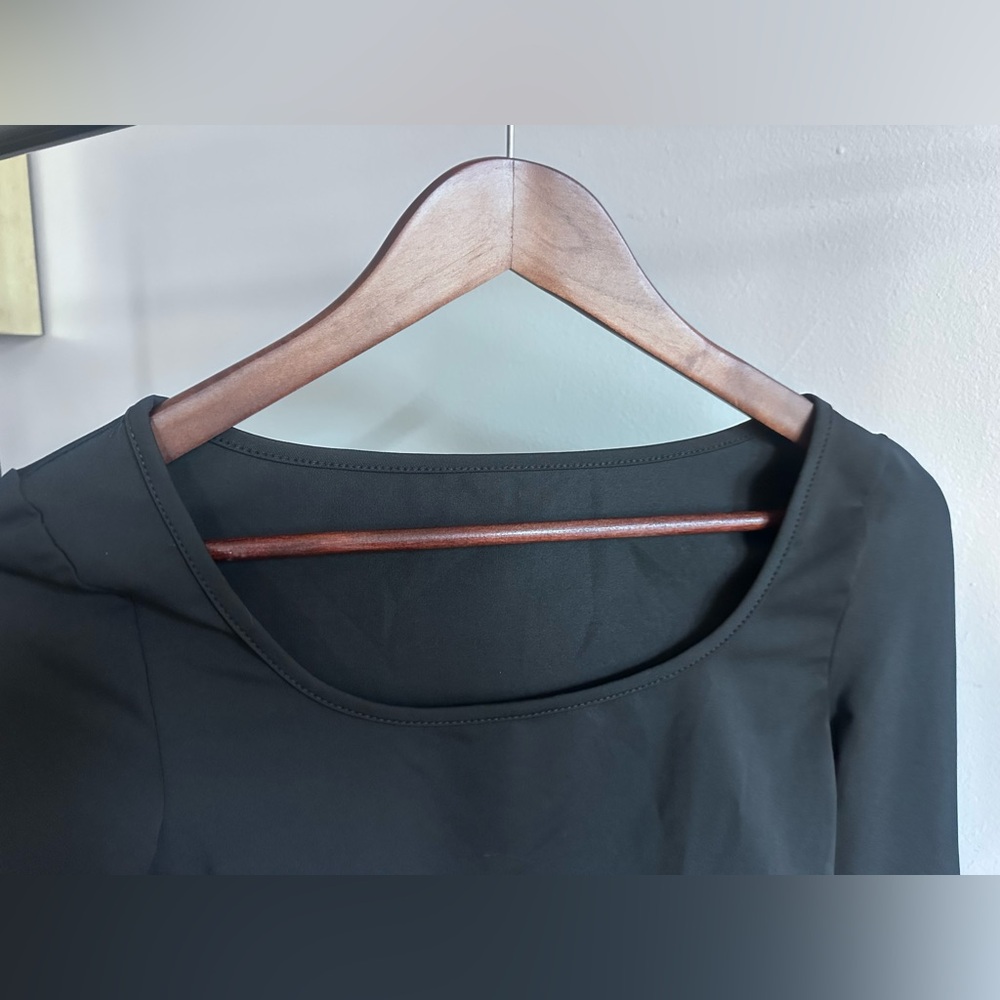 Long Sleeve Scoop Neck Stretchy Black Crop Top SZ XS Stretchy Black Top - Picture 11 of 13